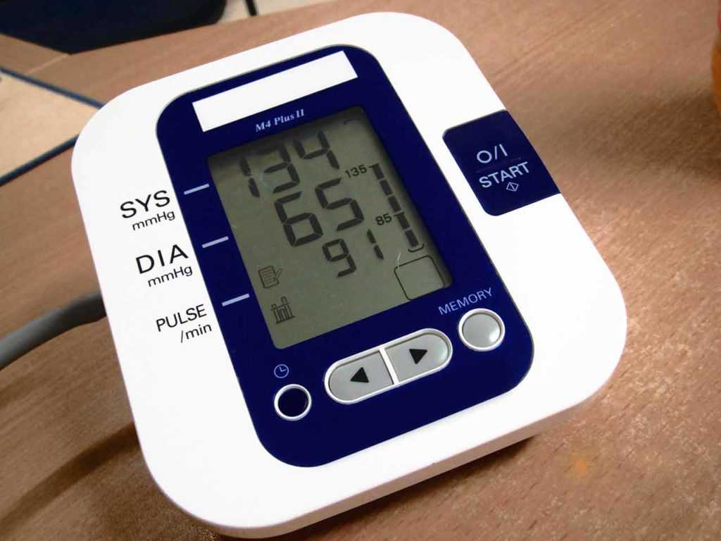 Bluthochdruck Blutdruckmessgerät Altenpflege Krankenpflege