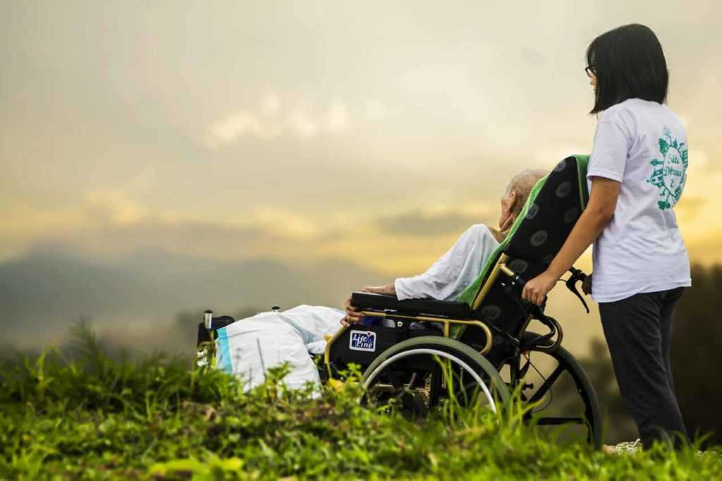Rollstuhl Altenpflege Krankenpflege