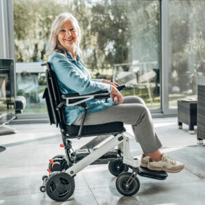 Ergoflix Mi2 Indoor, elektrischer, faltbarer Rollstuhl, bis 120kg, SB 40, mit 8'' + 7''-Rädern, inkl. Sitzkissen 10cm, inkl. 1x Akku (Nachfolger des Ergoflix M) (#1235833)