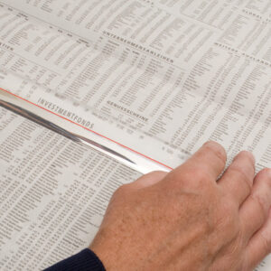 Russka Schweizer Lesestab mit Führungslinie für Zeitungen und Bücher