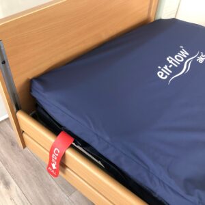 AKS eir-flow IV Wechseldruckmatratze Anti-Dekubitus-System bis Decubitus Grad 4, Großzellenmatratze inkl. Schaumunterlage + Aggregat, bis 140kg