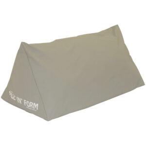 (AV) Poz´in´ Form Dreieckskissen zur Lagerung 56 x 32 x 28 cm Solange der Vorrat reicht